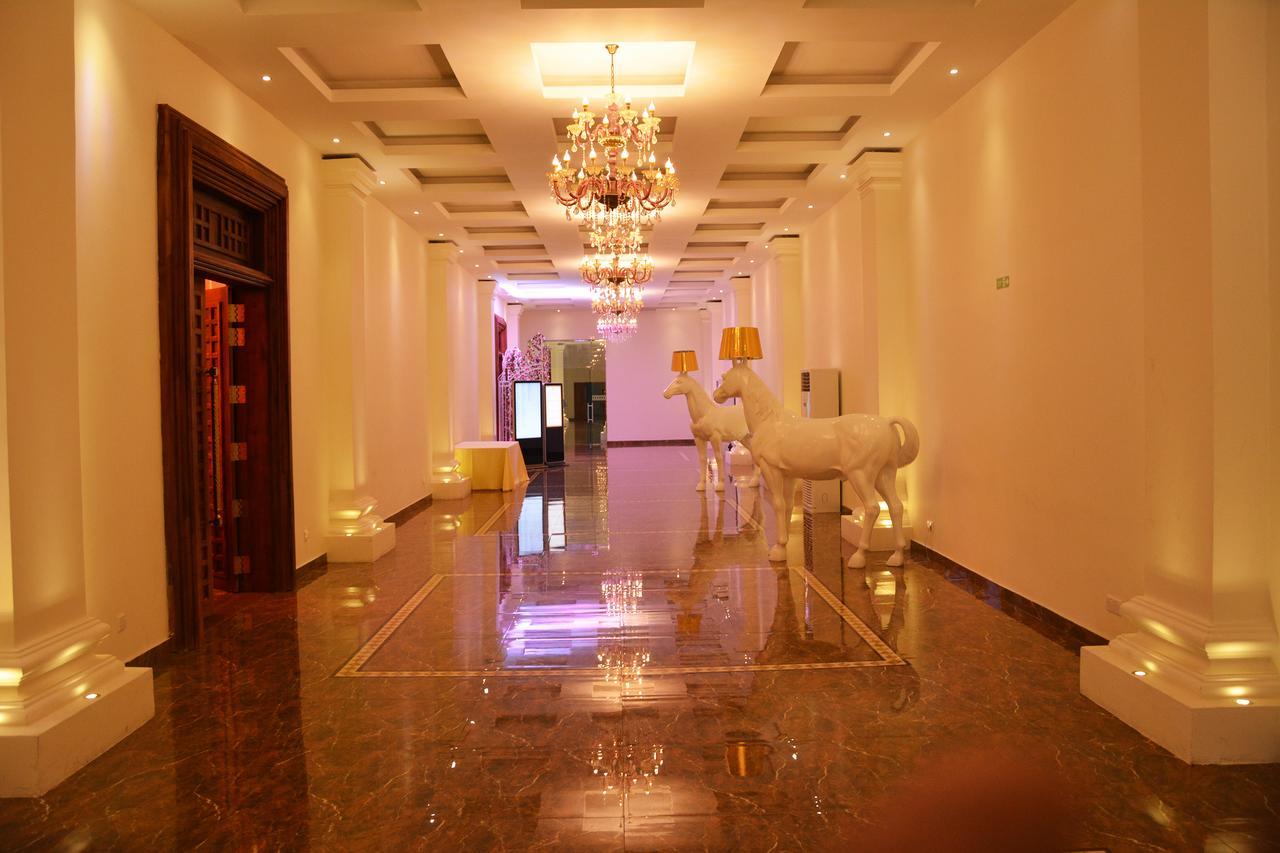 แกรนดีซา ลักชัวรี โฮเต็ล Hotel คาตุนายากา ภายนอก รูปภาพ